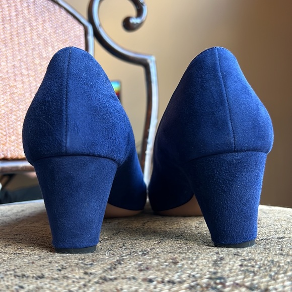 Prada Logo Suede Low-Heel Buckle Pump - Picture 4 of 9